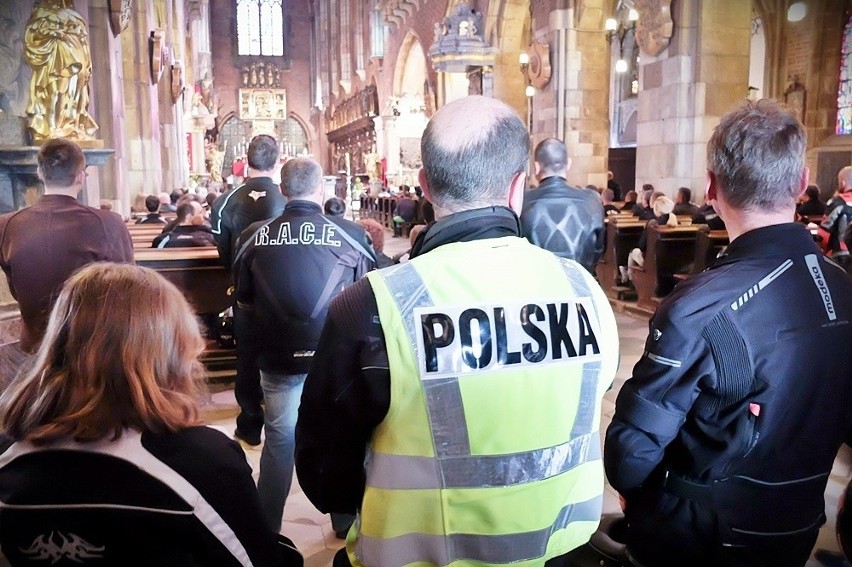 Motocykliści opanowali Wrocław. Oficjalnie otworzyli sezon (FILM, ZDJĘCIA)