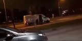 Poznań: Ktoś na środku ulicy wyrzucił z auta człowieka w czarnym worku! O co chodzi? [WIDEO]