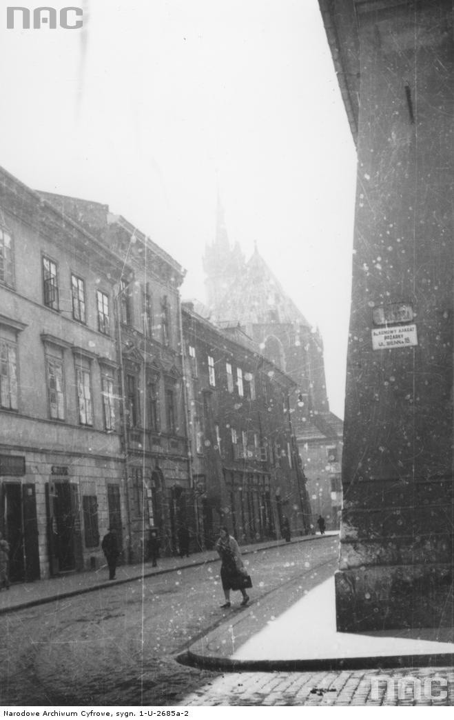 Ulica Spitalna, widoczny Mariacki kościół