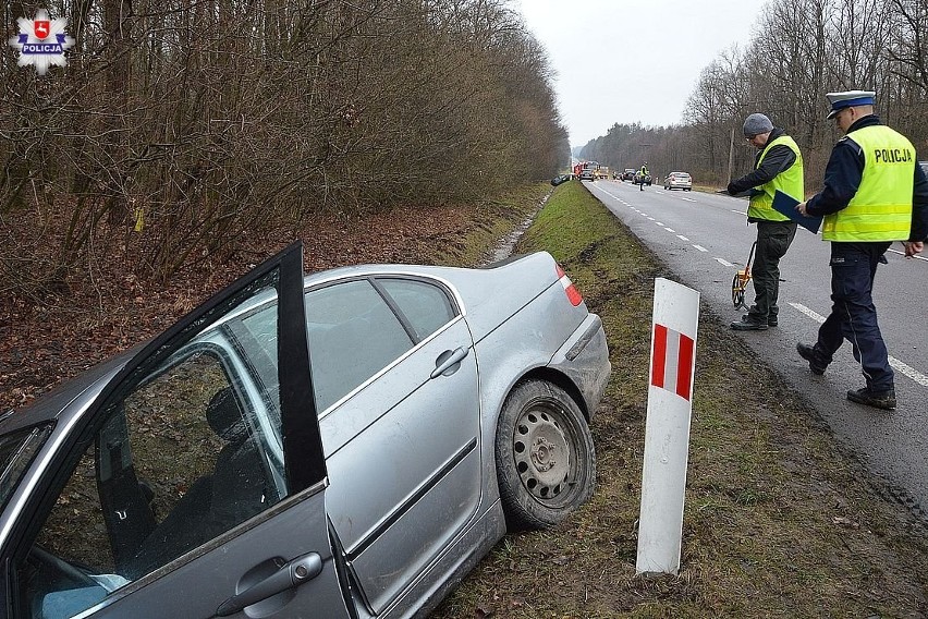 Wracając z dyskoteki, zepchnęli samochód do rowu. Kierowca uciekł i... ukradł inne auto. Tłumaczył, że został porwany