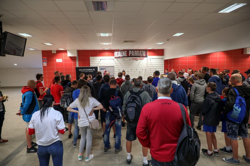 Kraków. Kibice Wisły posprzątali stadion przy Reymonta [ZDJĘCIA]