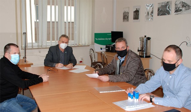 Podpisano umowę na budowę 101 przydomowych oczyszczalni ścieków, na terenie gminy Pińczów