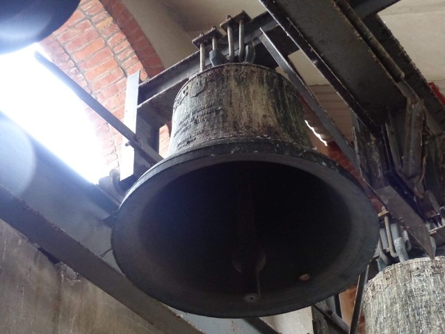 Konstrukcja podtrzymująca dzwony jest w fatalnym stanie, wymaga generalnego remontu