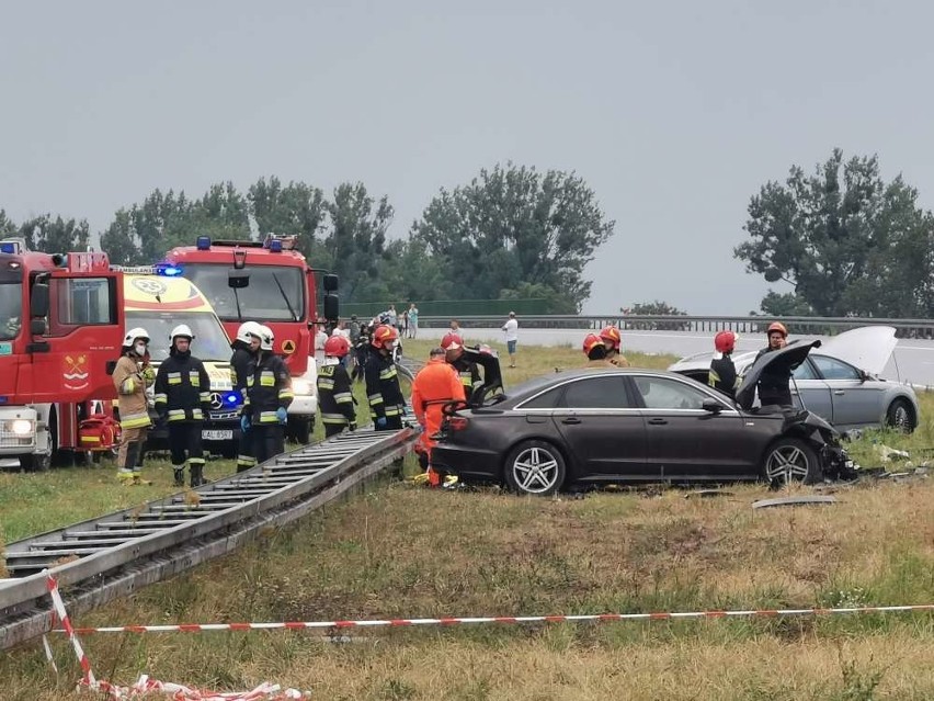 Tragiczny wypadek na autostradzie. Jedna osoba zginęła na miejscu [zdjęcia]