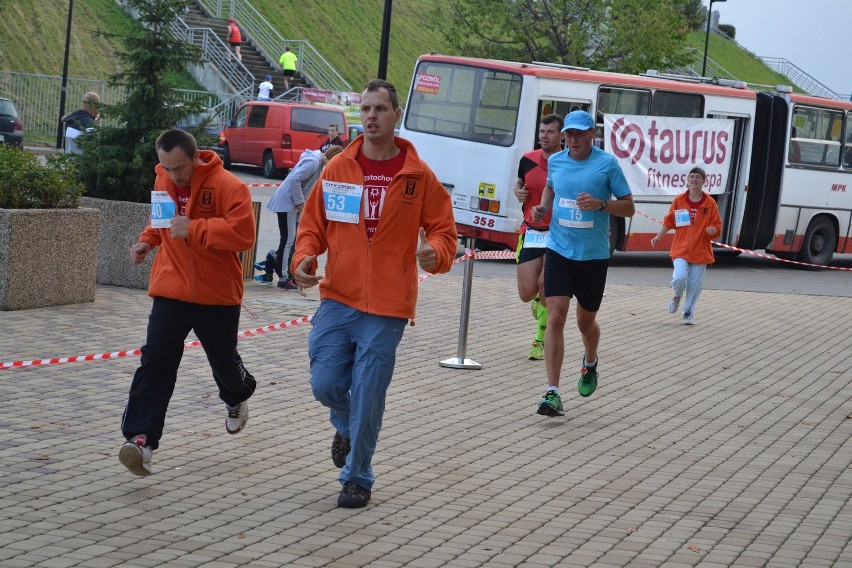 City Cross Częstochowa: 230 biegaczy na trasie miejskiego katorżnika [ZDJĘCIA]