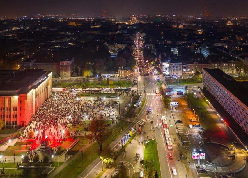Protest kobiet w Krakowie przybierają różną formę. O ich...