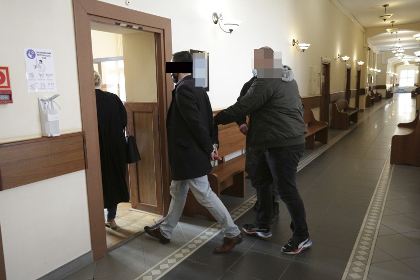 Sąd Rejonowy nie zgodził się na zastosowanie tymczasowego aresztu dla słupskiego radnego Kamila B. [ZDJĘCIA]