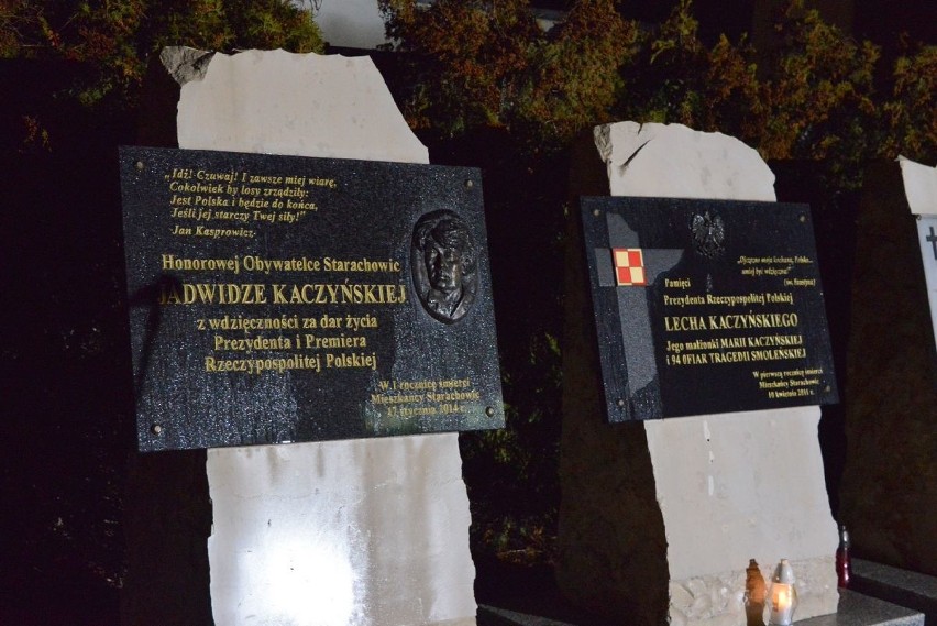 Jarosław Kaczyński w Starachowicach. Oddał hołd matce w rocznicę jej śmierci (ZAPIS TRANSMISJI)
