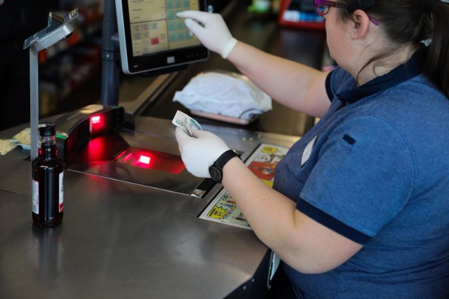 Przerwy techniczne w sklepach, wprowadzone w związku z pandemią koronawirusa.Zobacz kolejne zdjęcia. Przesuwaj zdjęcia w prawo - naciśnij strzałkę lub przycisk NASTĘPNE