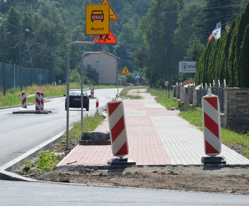 Trwa przebudowa drogi wojewódzkiej numer 727 w gminie...