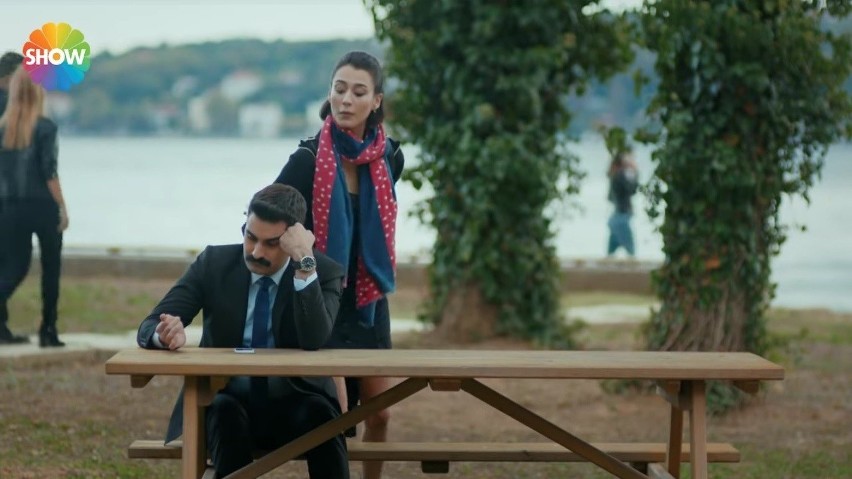 "Miłosne potyczki" odcinek 46. Murat podejrzewa Hayat o zdradę! Emine chce spotkać się z ukochanym córki [STRESZCZENIE ODCINKA]