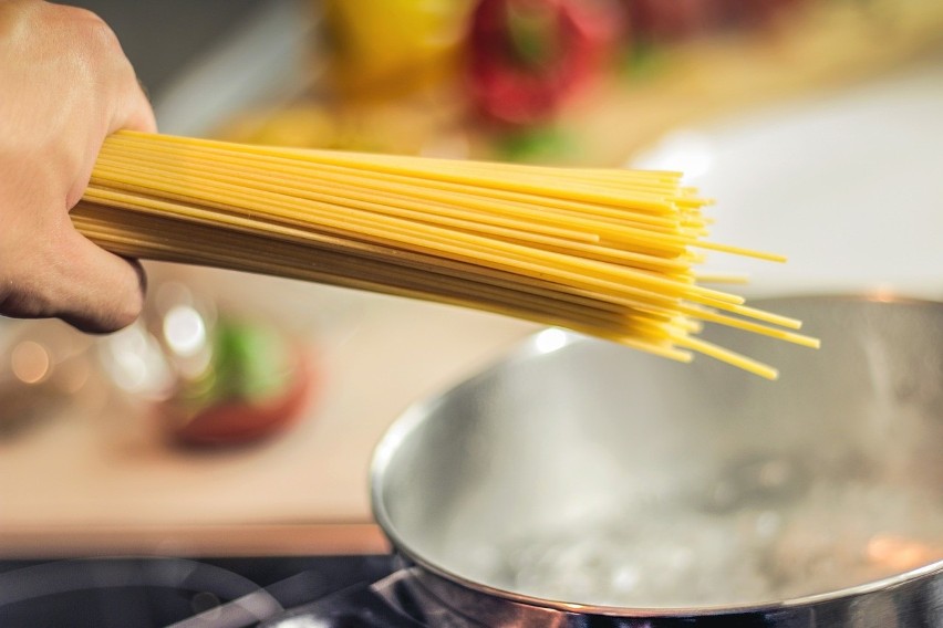 Spaghetti carbonara i spaghetti bolognese robi się bardzo...