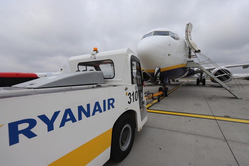 Ryanair na lotnisku w Pyrzowicach. Linie ograniczają...