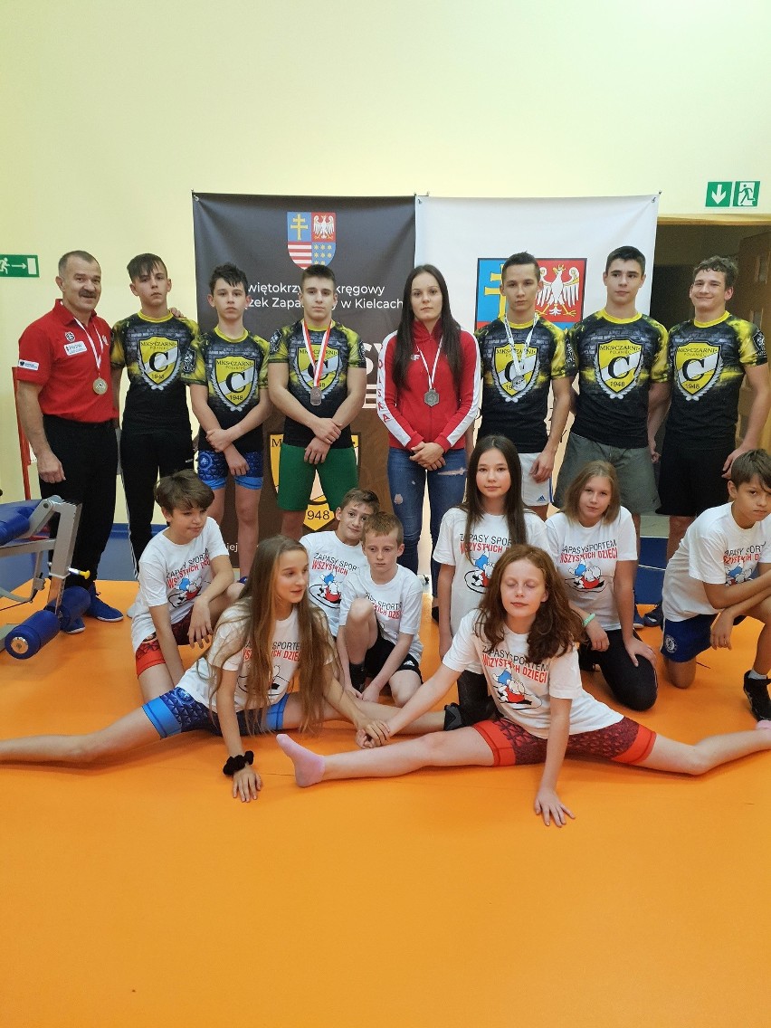 Weronika Kapinos z Czarnych Połaniec zdobyła srebrny medal mistrzostw Polski juniorek w zapasach [ZDJĘCIA]