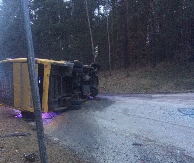 Tragedia na drodze w miejscowości Mokra. Nie żyje kierowca