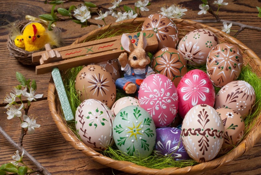 To tradycyjne wzory na pomalowanych jajkach