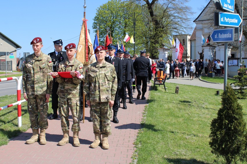 Mieszkańcy gminy Wierzbica uczcili pamięć tych, którzy walczyli o wolność; odsłonięto Pomnik Czynu Niepodległościowego. Zobaczcie zdjęcia