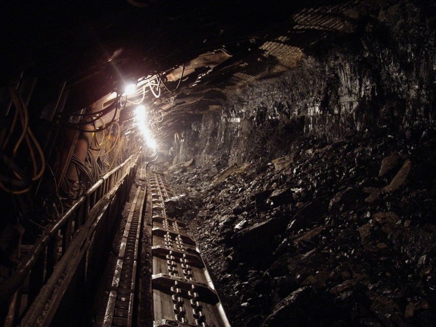 Śmiertelny wypadek w kopalni Zofiówka. Nie żyje 45-letni mężczyzna. Zginął podczas prac remontowych na kopalnianej wieży szybowej