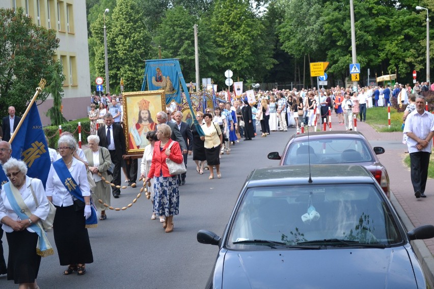 Dąbrowa Górnicza: procesja Bożego Ciała w parafii Matki Boskiej Anielskiej w centrum miasta [FOTO]
