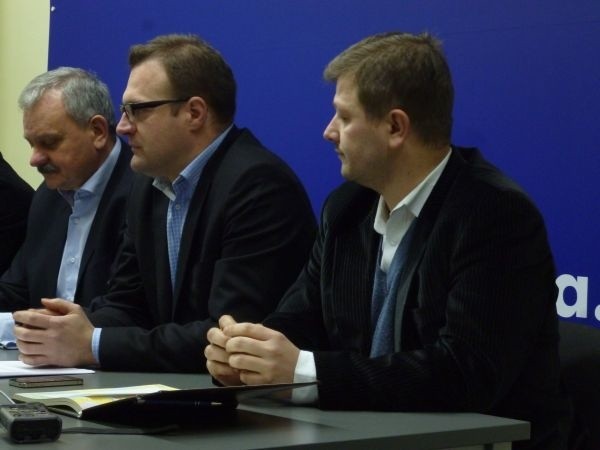 O pieniądzach unijnych dla regionu radomskiego mówili politycy Platformy Obywatelskiej; od lewej Andrzej Łuczycki, Radosław Witkowski, Jerzy Zawodnik
