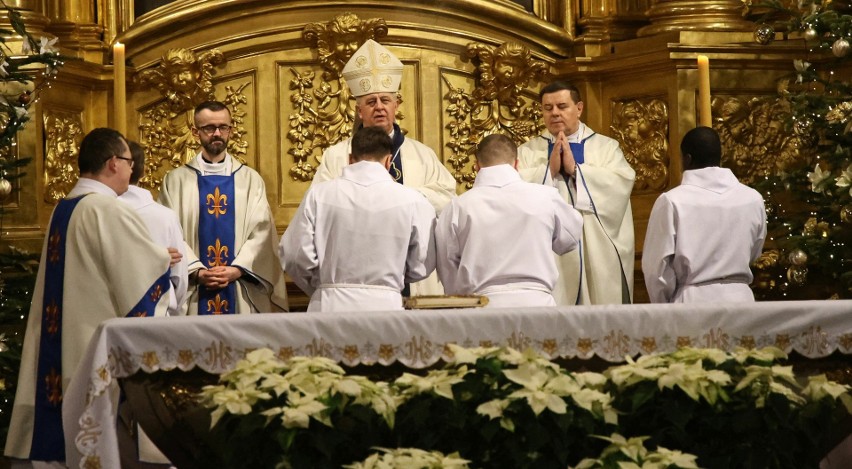 Biskup Jan Piotrowski przewodniczył mszy świętej w Bazylice...