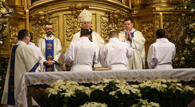 Biskup Jan Piotrowski przewodniczył mszy świętej w Bazylice Katedralnej w Kielcach.