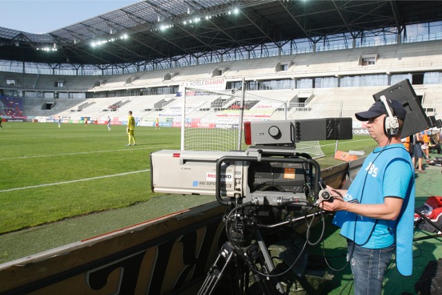 Stadion w Zabrzu pod okiem prokuratury. Stowarzyszenie Lepsze Zabrze złożyło kilka dni temu zawiadomienie do prokuratury w sprawie możliwości popełnienia przestępstwa przez Małgorzatę Mańkę-Szulik, prezydent Zabrza i Tadeusza Dębickiego, prezesa spółki Stadion w Zabrzu.