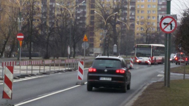 Ulicą Piłsudskiego nei jeżdżą tramwaje. Wprowadzono komunikację zastępczą