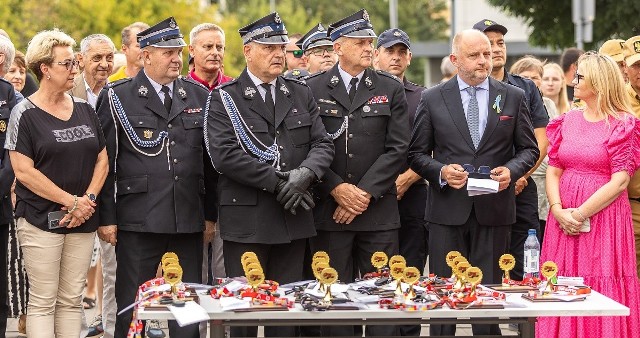 Uroczystość przekazania nowych wozów bojowych formacjom OSP, fot. Szymon Zdziebło/tarantoga.pl dla UMWKP