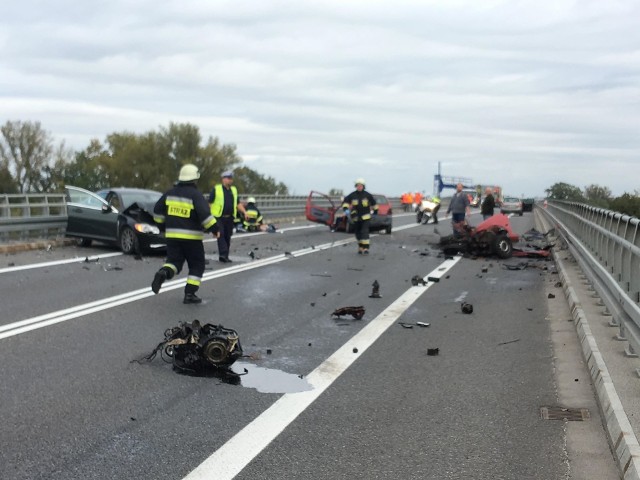 Wypadek na obwodnicy Kędzierzyna-Koźla, 27 września 2018. Jedna osoba nie żyje, trzy zostały ranne.