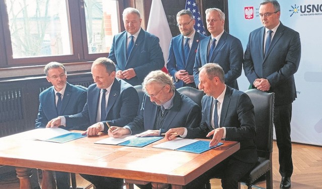 Porozumienie podpisali przedstawicie Grupy Azoty Police, amerykańskiej spółki Ultra Safe Nuclear Corporation i Zachodniopomorskiego Uniwersytetu Technologicznego