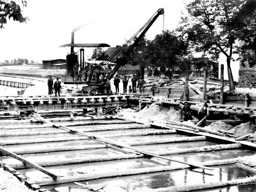 Zobacz, jak budowano śluzy na nowym Kanale Bydgoskim ponad wiek temu [zdjęcia]