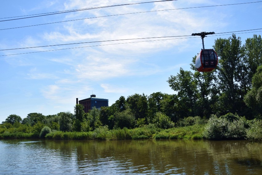 Polinka, czyli gondolowa przeprawa nad Odrą, ma 373 m....