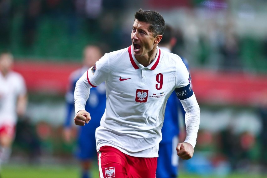 Robert Lewandowski zaapelował do kibiców, by zasłaniali usta...