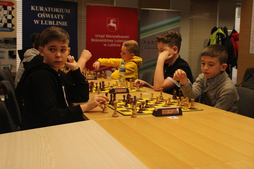 Młodzi szachiści stanęli do walki o Puchar Kuratora Oświaty [ZDJĘCIA]