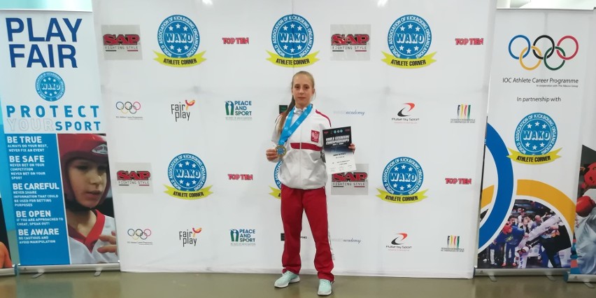 Brąz kadetki Julii Niewiadomskiej z Gladiatora Binczarowa w mistrzostwach świata w kickboxingu
