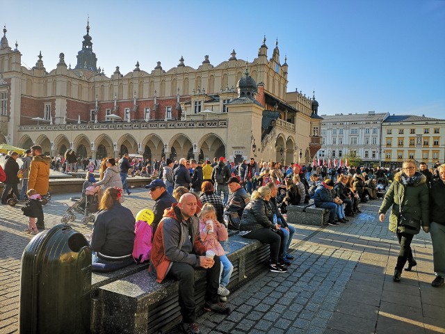 11 listopada krakowianie korzystali z pięknej pogody w mieście