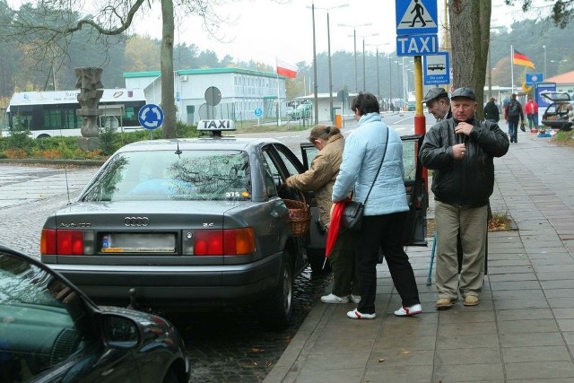 Taksówkarze już dziś liczą straty. Szacują, że około 70 procent klientów z Niemiec zrezygnuje z ich usług i do centrum pojedzie klimatyzowanymi wagonami UBB.