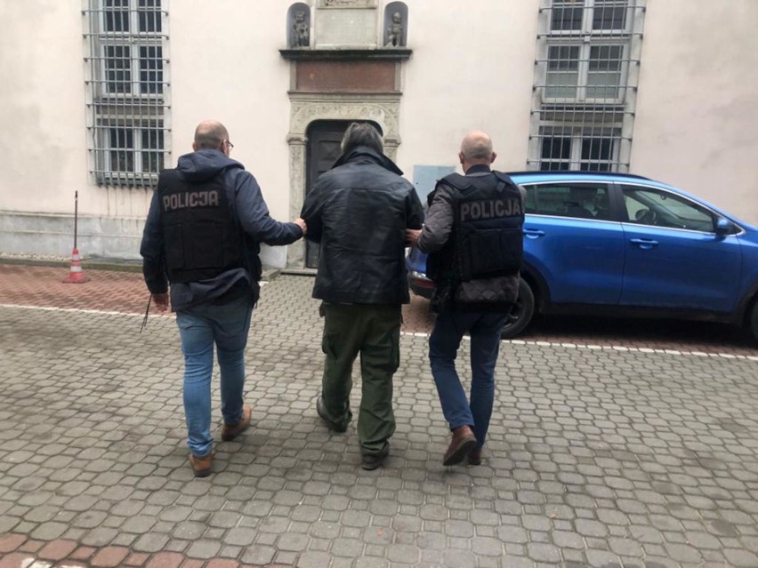 Policjanci Wydziału do walki z Korupcją KWP w Bydgoszczy...