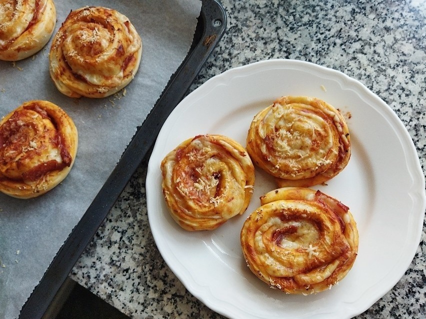 Wiele dzieci będzie zadowolonych z przekąski o smaku pizzy....