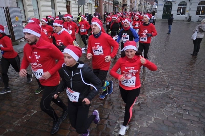 Półmaraton Świętych Mikołajów i bieg na 10 km wieńczyły...