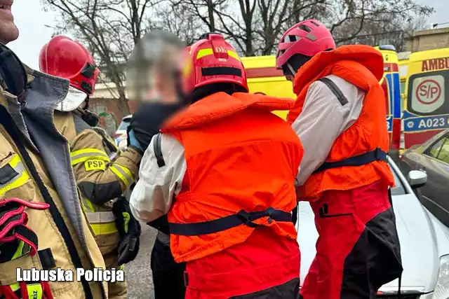 Mężczyzna był mocno wyziębiony. Trafił do szpitala na badania