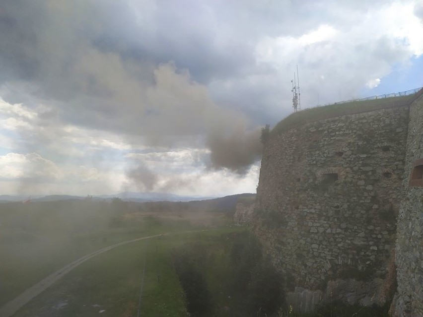 Tak gaszono pożar w twierdzy. Srebrna Góra już otwarta (ZDJĘCIA)