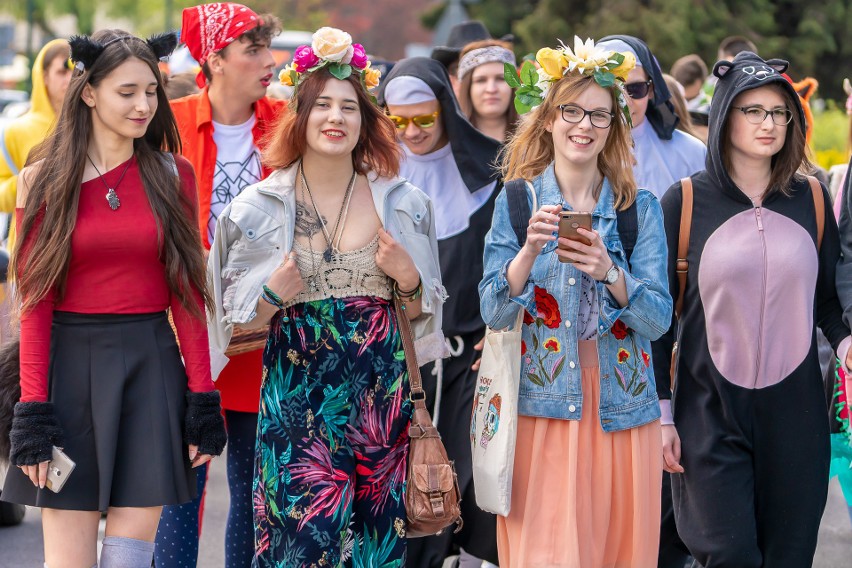 Nowy Sącz. Pochód studentów przeszedł ulicami miasta. Wilkonalia rozpoczęte [ZDJĘCIA]