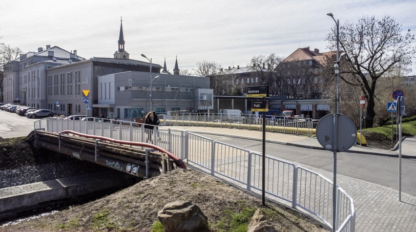 Oddano nowy most nad Rawą w rejonie kampusu Uniwersytetu...