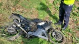 Śmiertelny wypadek młodego motocyklisty. Leżał kilkanaście godzin na poboczu drogi