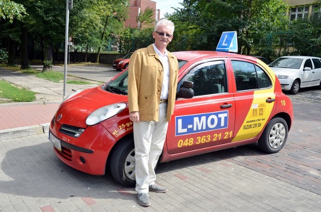 - Bardzo nas cieszą takie wyniki. To oznacza, że naszych kursantów dobrze przygotowujemy do egzaminów &#8211; mówi Włodzimierz Tomaszewski, współwłaściciel szkoły nauki jazdy L-MOT w Radomiu.