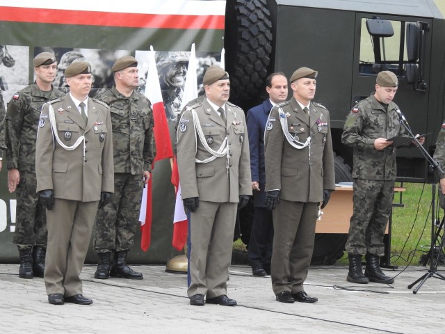 Na pierwszym planie od lewej: pułkownik Przemysław Owczarek, generał Wiesław Kukuła i pułkownik Grzegorz Kaliciak.