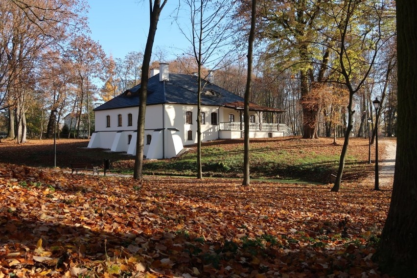 XVII-wieczny dwór rodu Mniszchów w Bielinach odzyskał blask dzięki Funduszom Norweskim. Zobacz zdjęcia