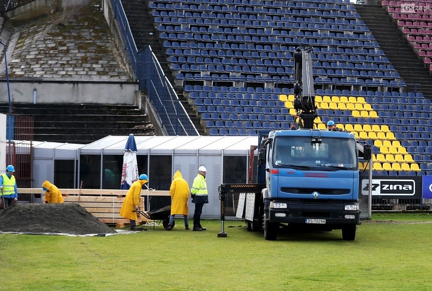 Ruszył demontaż siedzisk na starym stadionie przy ul. Twardowskiego. Trwają prace rozbiórkowe na "Paprikanie"